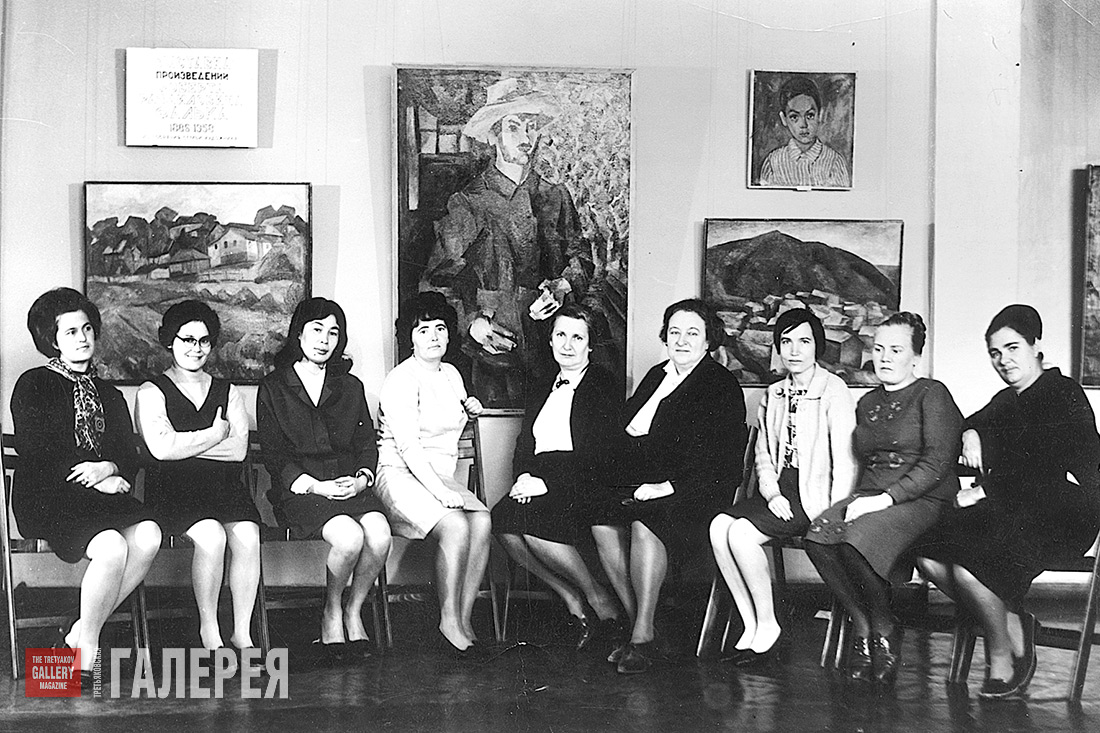 Angelina Shchekin-Krotova (in the centre) 