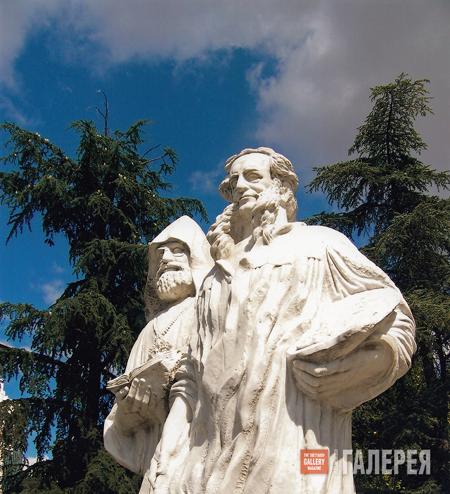 Памятник братьям Айвазовским (Ивану и Габриэлу)