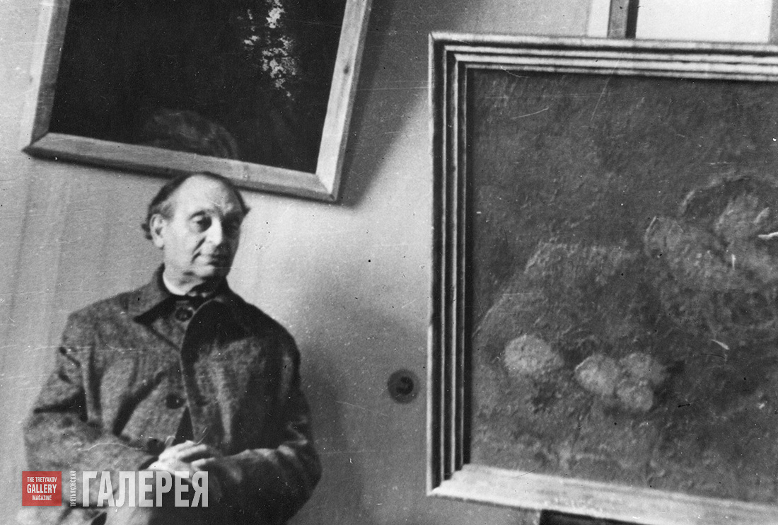 Robert Falk at the exhibition of his paintings at Sviatoslav Richter’s apartment