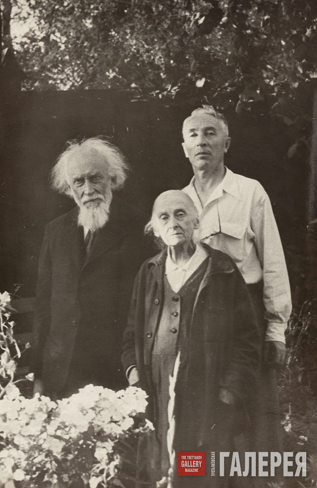 Mikhail Viktorovich, Vsevolod Apolllinaryevich and Tatyana Viktorovna Vasnetsov 