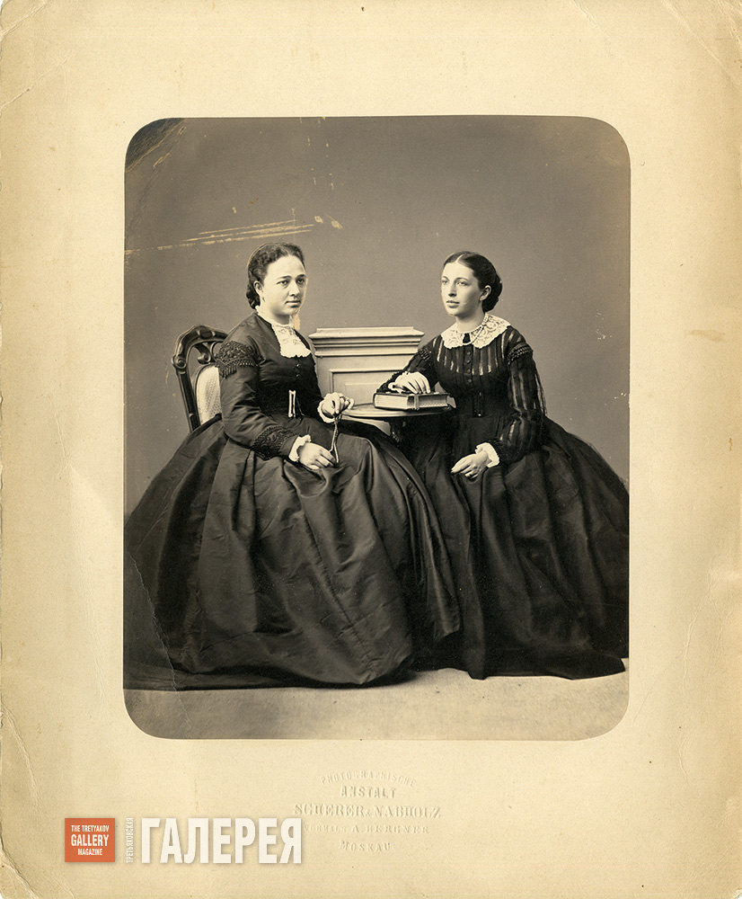 Sisters Vera Mamontova (married name Tretyakova) and Zinaida Yakunchikova