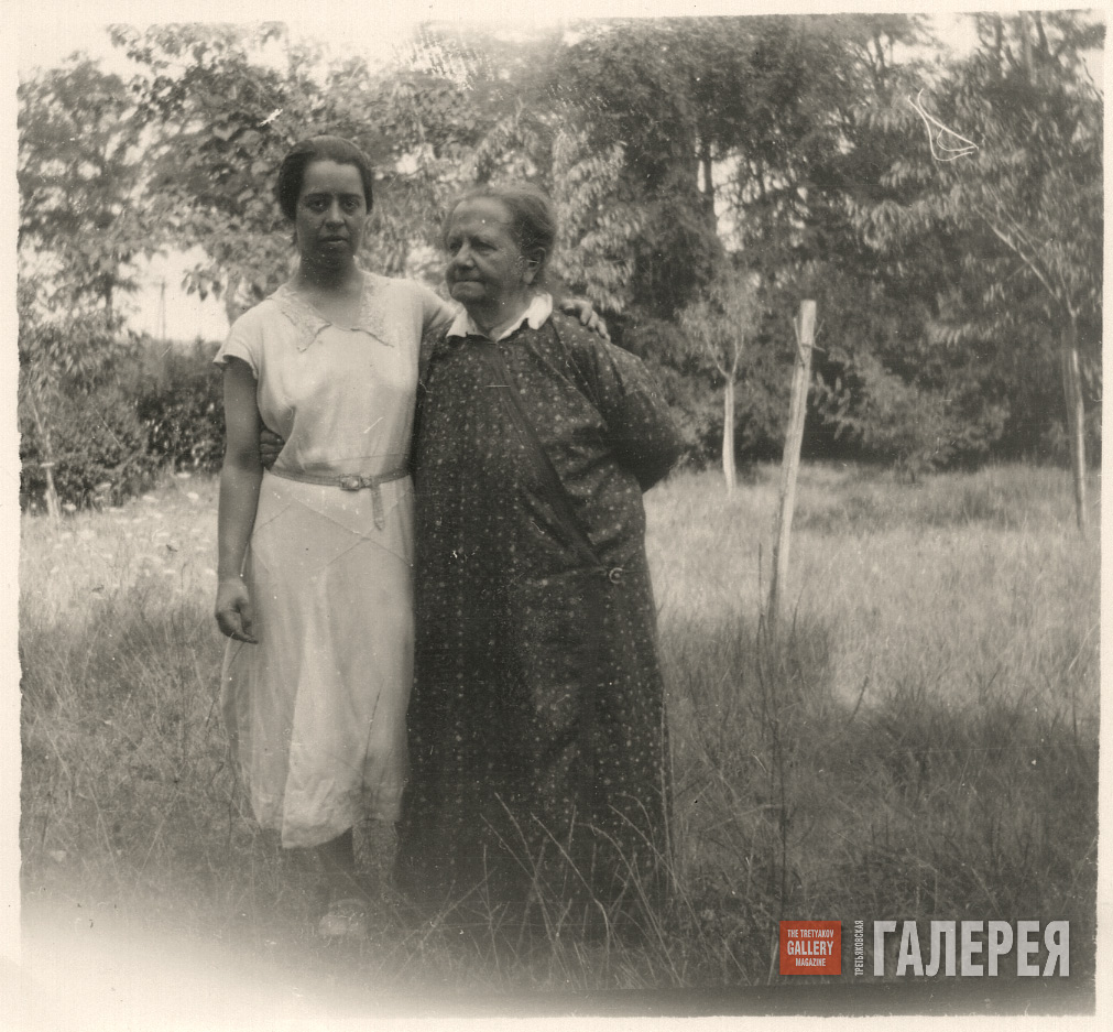 Alexandra Golshtein with her granddaughter Natalia Semyonova