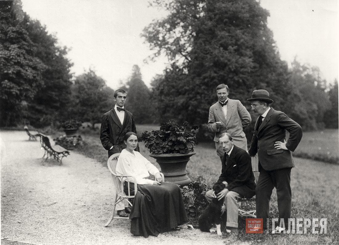 Left to right, Léonide Massine, Mikhail Larionov, Léon Bakst (standing); ...