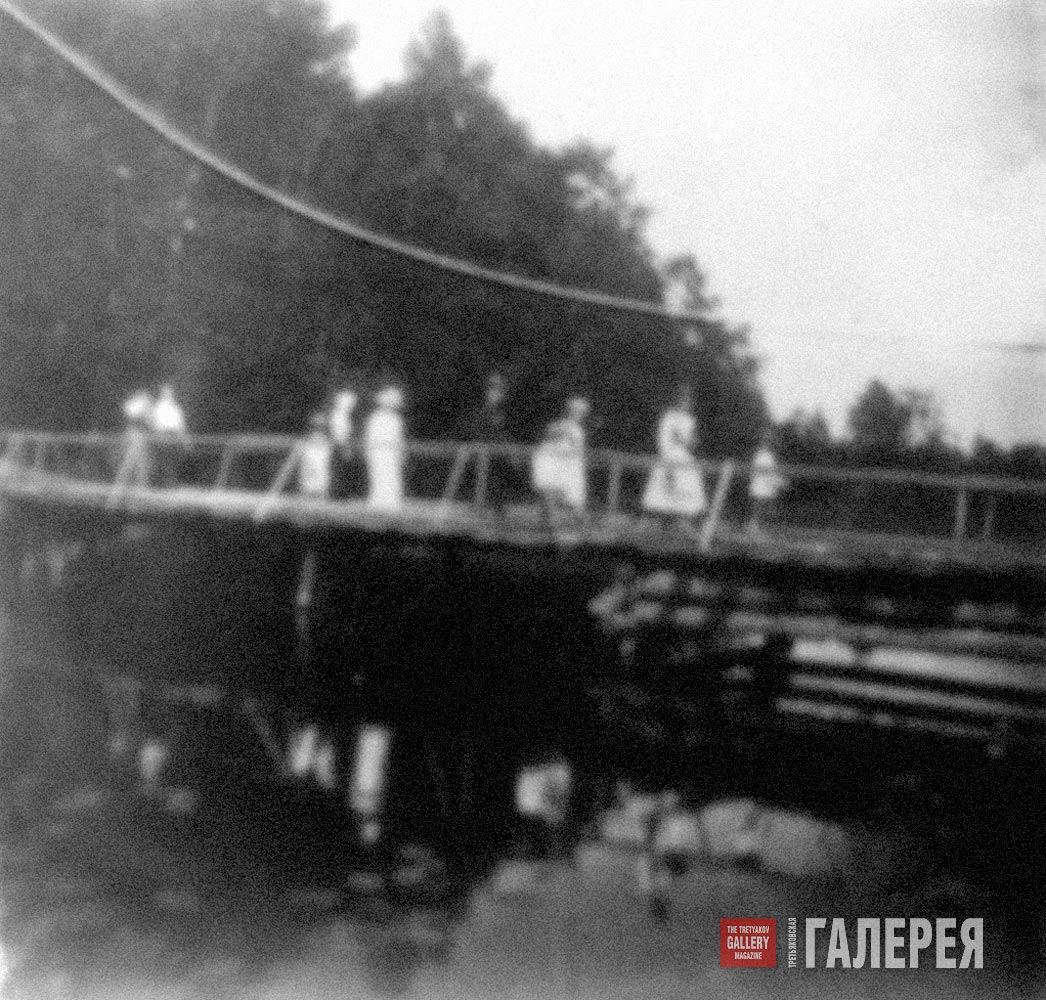 Suspension bridge over the River Nerl