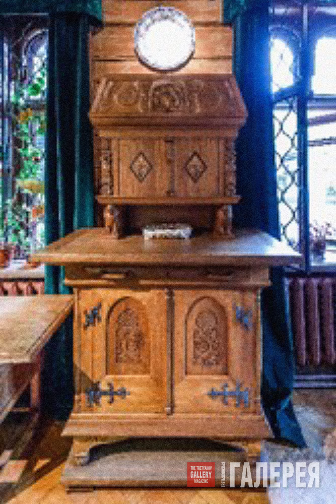 Small buffet in the drawing room of the Viktor Vasnetsov Museum 1890s – early 19