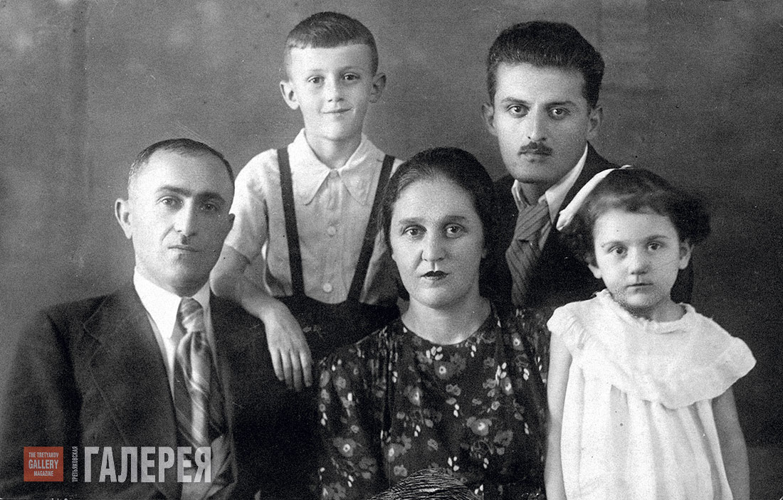 Depicted in the front row (left to right): father Konstantin Tsereteli, mother T