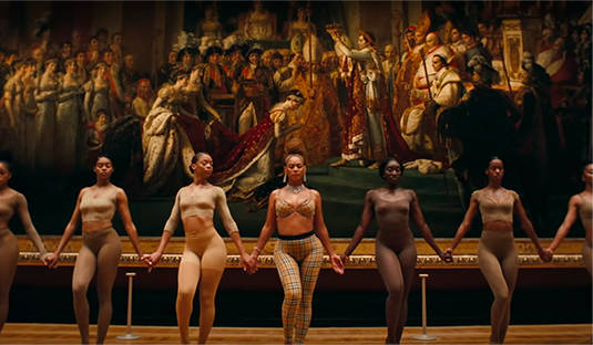 Скриншот из клипа «Apeshit» музыкантов Beyoncé и Jay-Z