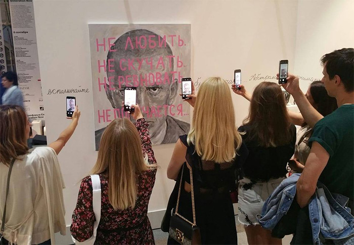 Фото из личного архива художника: работа Вл. Мацкевича на Cosmoscow' 2019.
